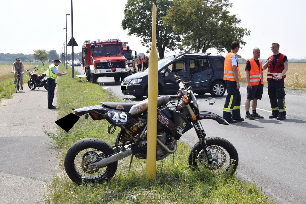 Schwerer Krad Pkw Unfall Koeln Porz Libur Liburer Landstr (Krad Fahrer nach Tagen verstorben) P044.JPG - Miklos Laubert